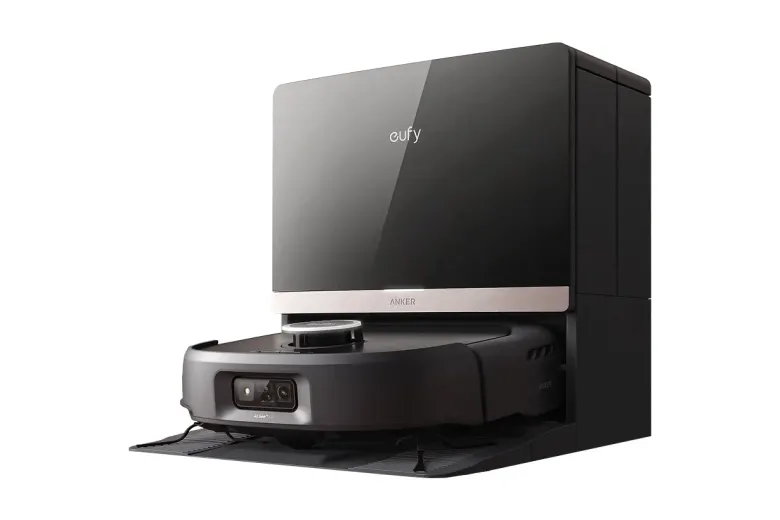 Robot sprzątający eufy Omni E35 w stacji dokującej