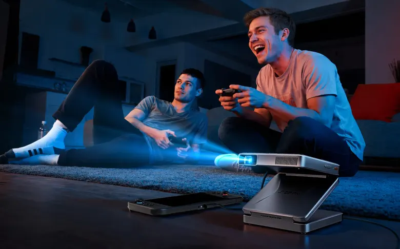 Aurzen ZIP Pro podłączony przewodem USB-C do konsoli Nintendo Switch wyświetla grę dwóm graczom