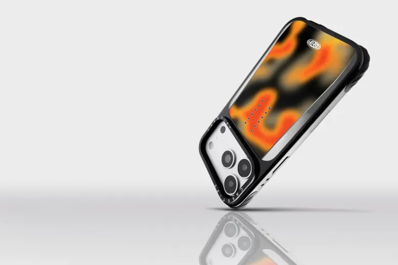 Etui CASETiFY z czarną ramką i pomarańczowo-czarnym wzorem na iPhonie z serii Pro