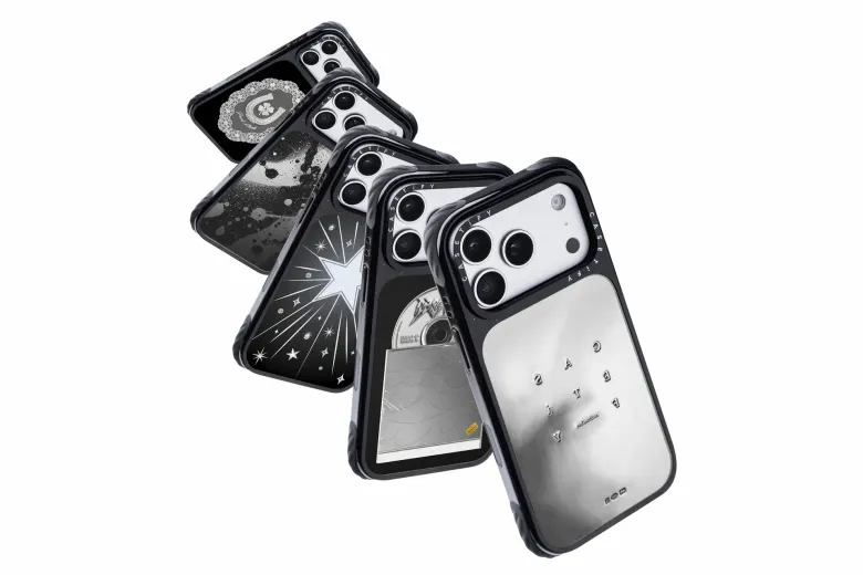 Pięć etui CASETiFY z czarną ramką i czarno-srebrnymi wzorami ułożonych w wachlarz