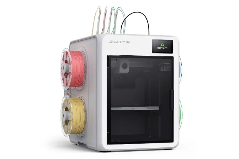 Drukarka 3D Creality K3 z czterema szpulami filamentu z boku, na białym tle