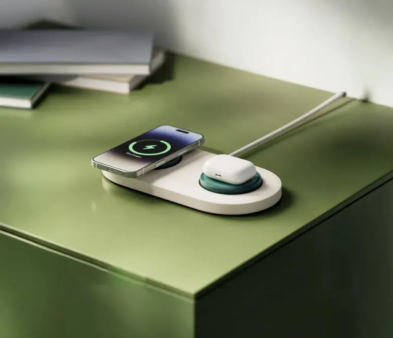 Stacja DailyObjects Node 2w1 ładuje bezprzewodowo smartfon i etui słuchawek