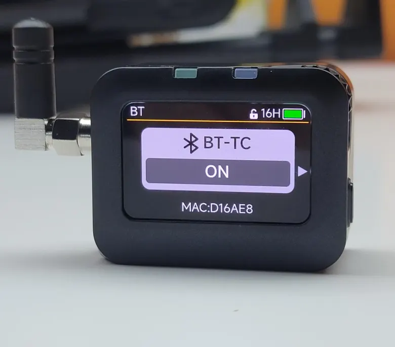 Ekran Deity TC-2 z włączonym trybem BT-TC, czyli timecode przez Bluetooth