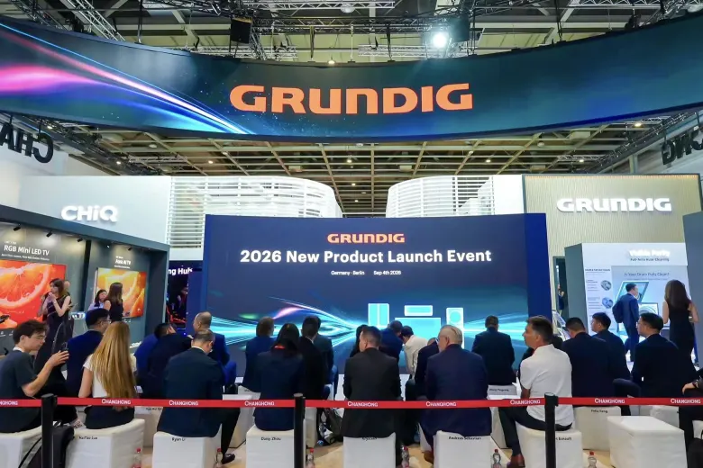 Prezentacja nowej linii Grundig 2026 na IFA, publiczność przed sceną i ekranem z logo Grundig