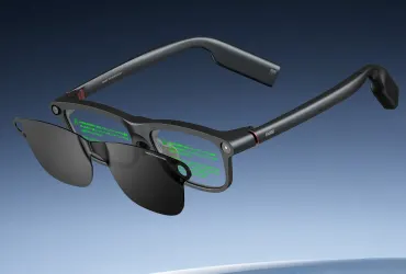 Czarne okulary INMO GO3 z magnetyczną nakładką przeciwsłoneczną i zielonym tekstem wyświetlanym w szkle