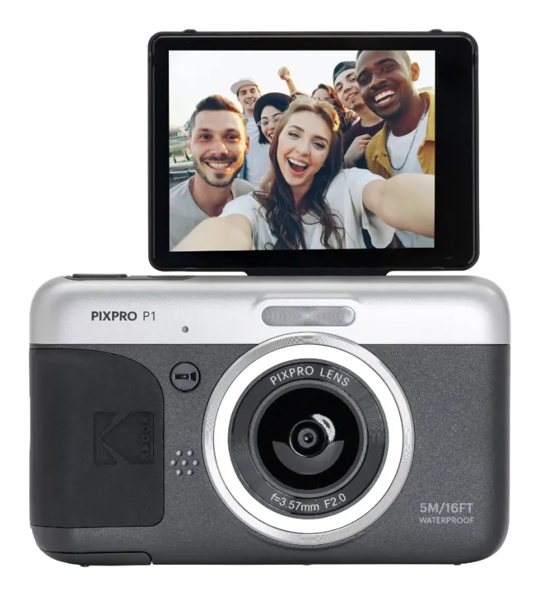Kodak PIXPRO P1 w wersji czarno-srebrnej z ekranem odchylonym do selfie