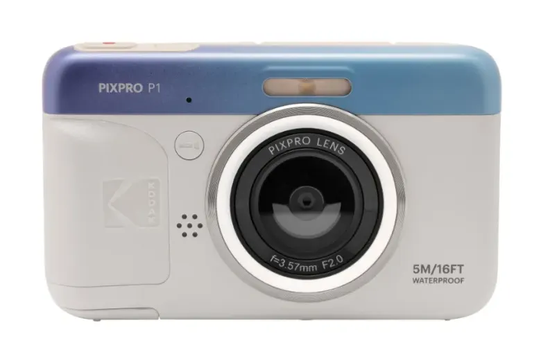 Kodak PIXPRO P1 w wersji białej z niebieską górą, widok z przodu
