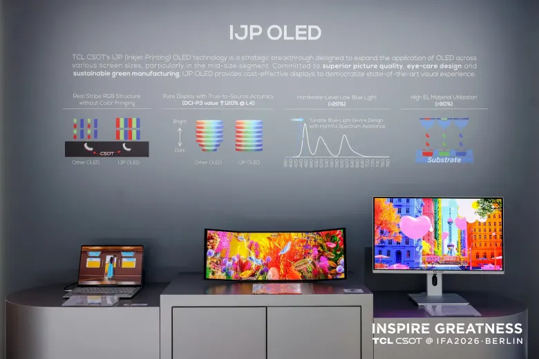 Ściana z opisem technologii IJP OLED i monitory oraz laptop z panelami TCL CSOT na stoisku