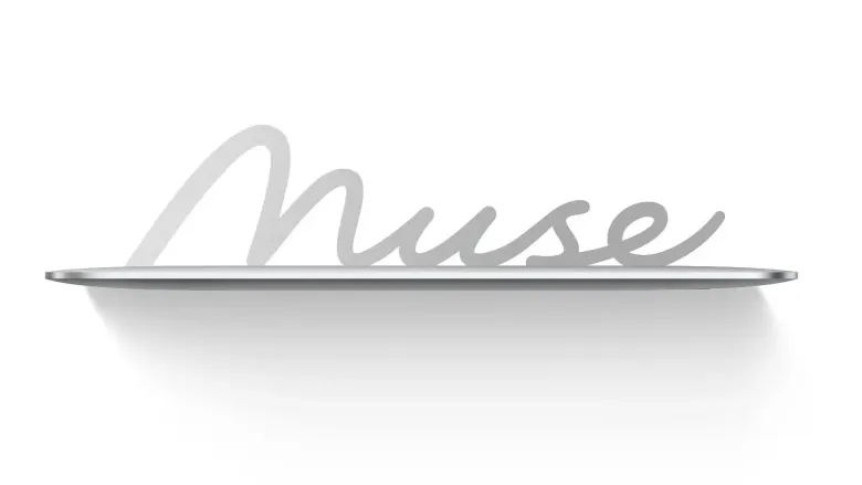Cienki srebrny dysk Lexar Muse z wygrawerowanym napisem Muse na białym tle