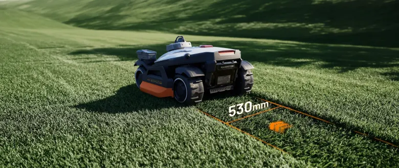 MAMMOTION LUBA 4 AWD 12000F z szerokością koszenia 530 mm na dużym trawniku