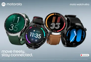 Cztery zegarki moto watch ultra z różnymi tarczami i paskami: zielonym silikonowym, brązowym skórzanym i czarnym