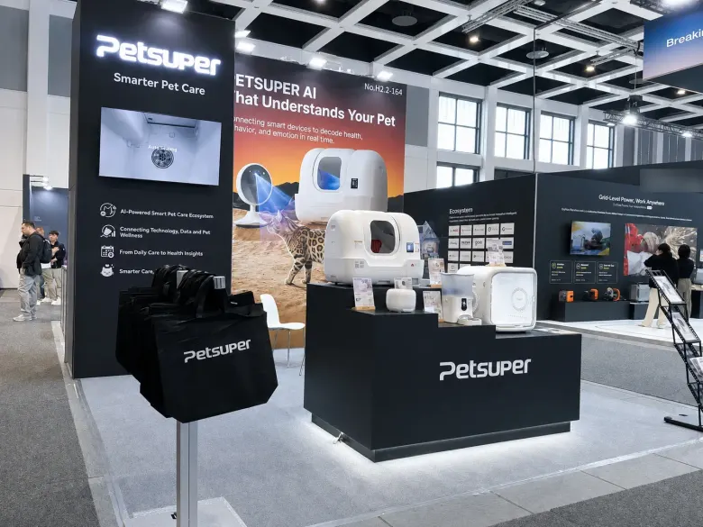 Stoisko PetSuper na IFA 2026 z kuwetami i hasłem PetSuper AI What Understands Your Pet