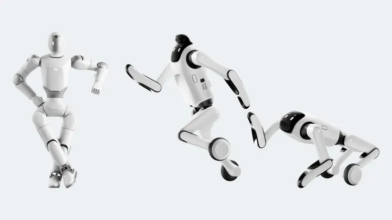 Robot humanoidalny PrimeBOT Q1 obok robota PrimeBOT T1 w trybie dwunożnym i czworonożnym