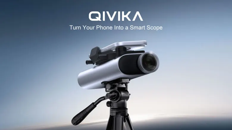 Teleskop QIVIKA ze smartfonem zamontowany na statywie