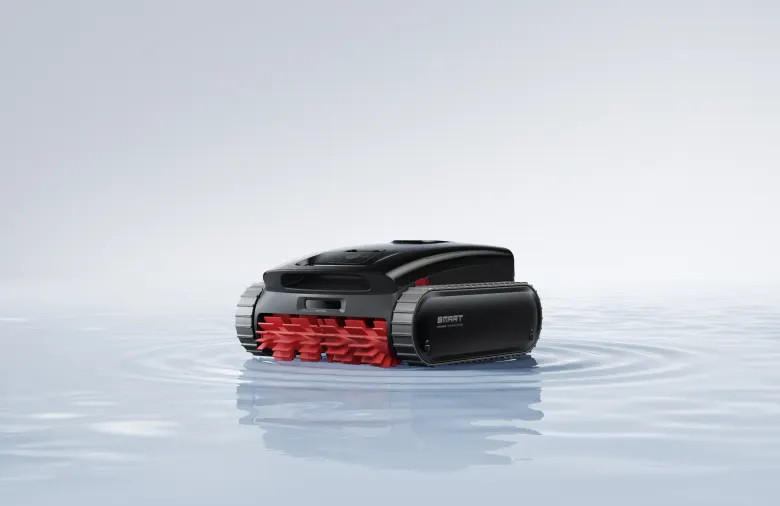 Robot basenowy Roborock RockAqua P1 na powierzchni wody