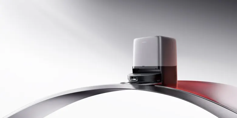 Robot sprzątający Roborock Saros 20 Neo w stacji dokującej