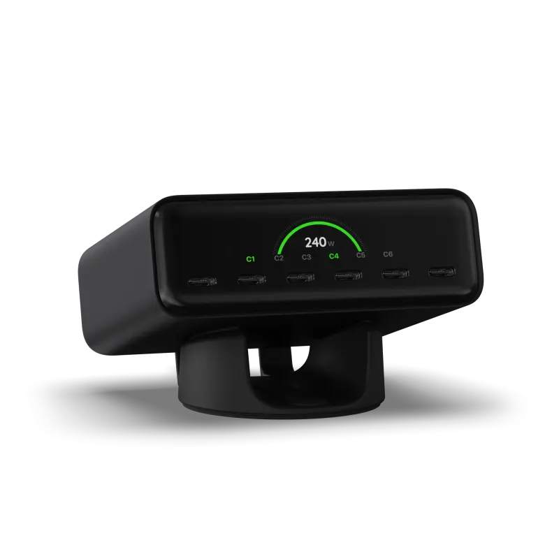Satechi ChargeView 240 W na stojaku w poziomie, wyświetlacz pokazuje łączną moc 240 W