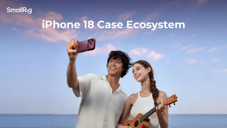 Para robi selfie iPhone’em w bordowym etui SmallRig nad morzem, napis iPhone 18 Case Ecosystem