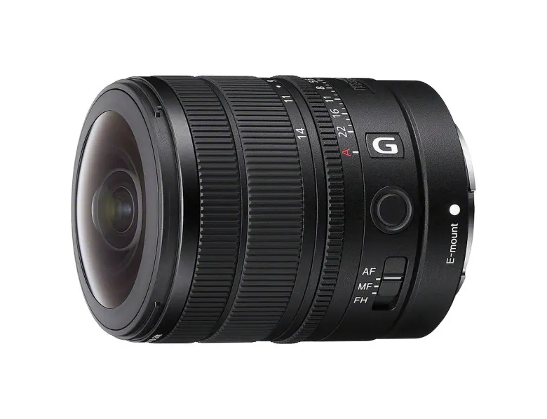 Obiektyw Sony FE 8-14 mm F3.5 Fisheye G z bocznymi przełącznikami na białym tle