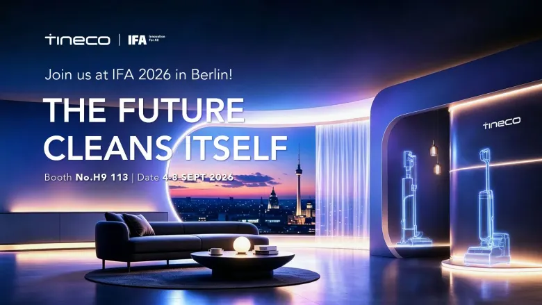 Grafika Tineco z IFA 2026 „The Future Cleans Itself” z odkurzaczami w nowoczesnym salonie z widokiem na Berlin