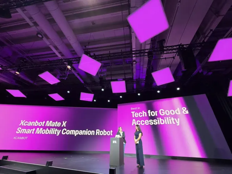 Scena IFA Innovation Stage z ekranem Xcanbot Mate X Smart Mobility Companion Robot i napisem Tech for Good & Accessibility