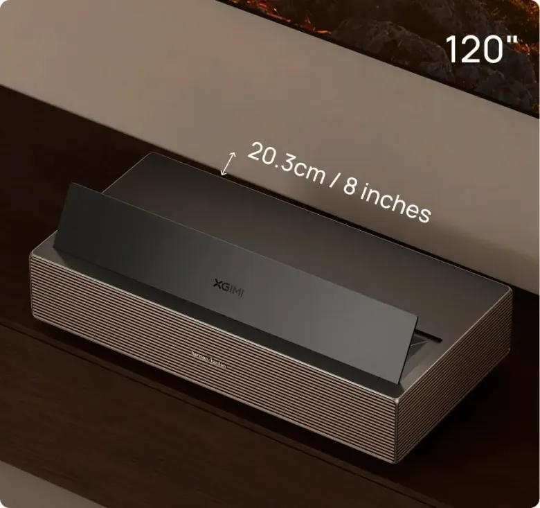 XGIMI AURA 3 postawiony 20,3 cm od ściany wyświetla obraz 120 cali