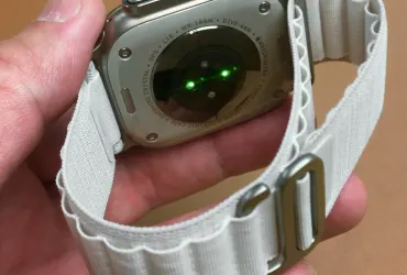 Czujniki zdrowia na spodzie Apple Watch Ultra