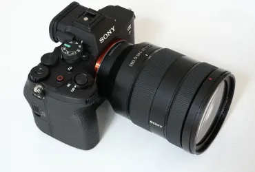 Aparat Sony A7 IV z obiektywem 24-105 mm